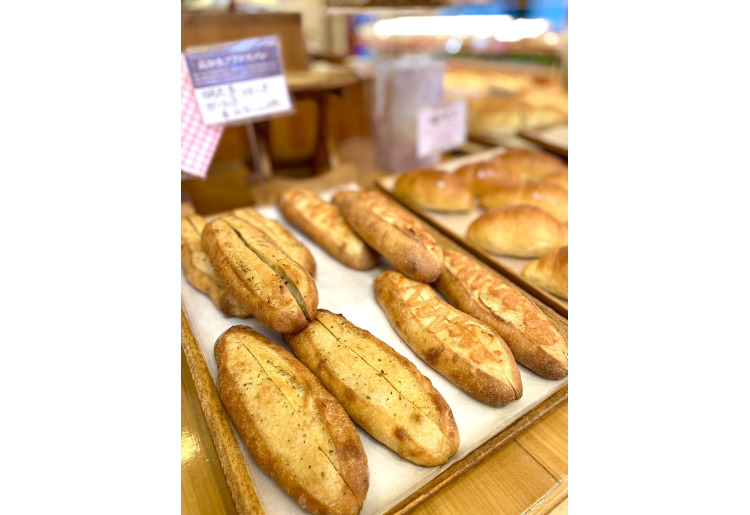 (日)限定ガーリックフランス、明太フランス